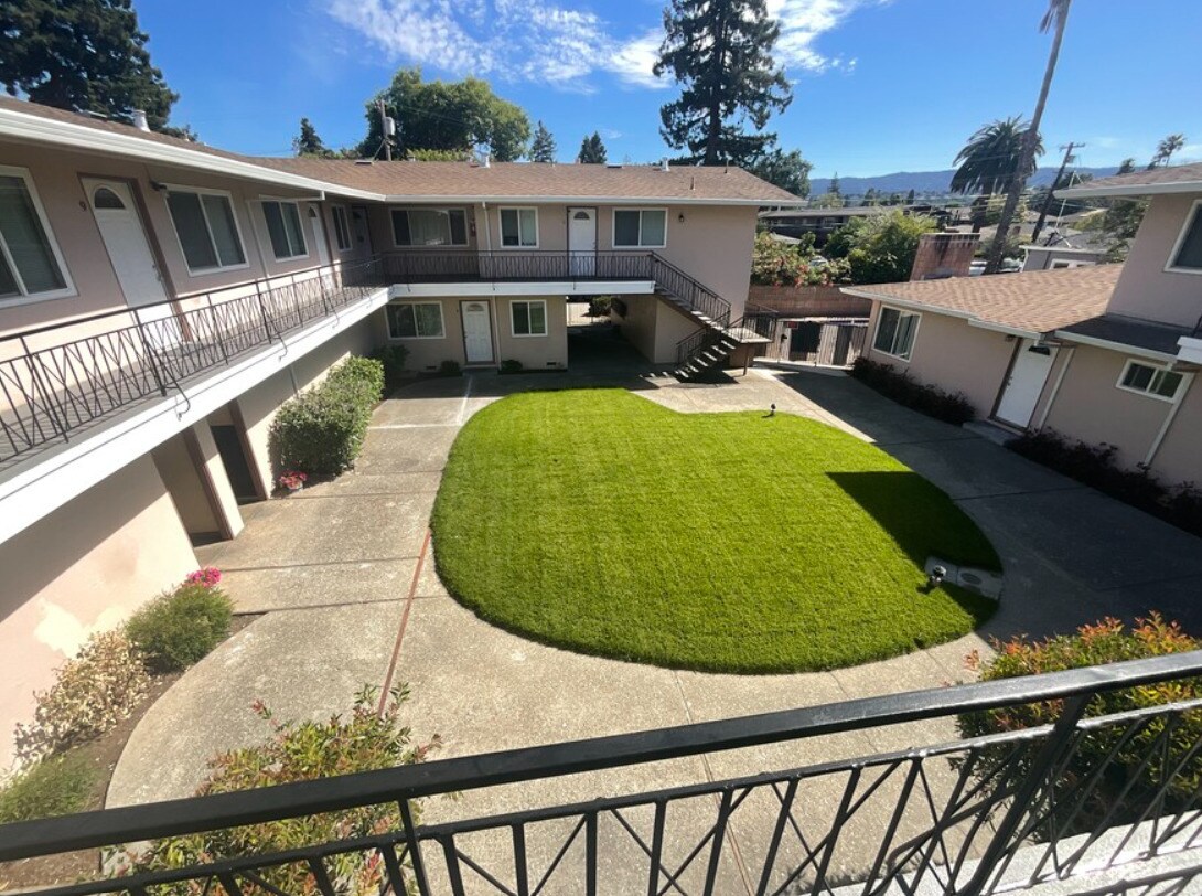 1557 Hudson St Apartments in Redwood City, CA