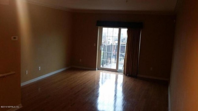 Foto del edificio - 319 E Church St