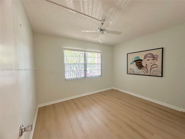 Foto del edificio - 1151 SW 128th Terrace