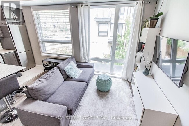 Photo du bâtiment - 32 Fieldway Rd