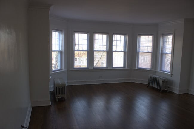 Living Room - 5435 N Kimball Ave