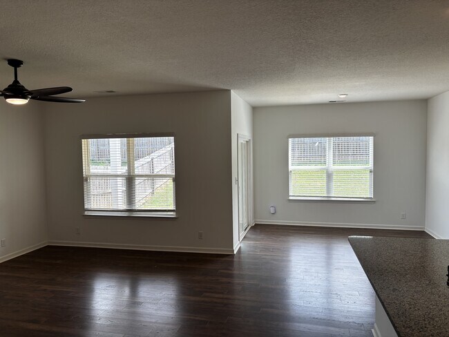 Foto del edificio - 2732 Minuteman Ln