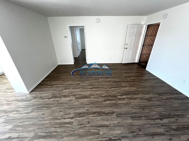 Foto del edificio - 672 W 12th St