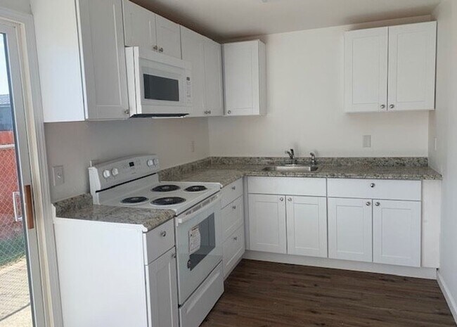 Building Photo - 2 Bedroom Apartment