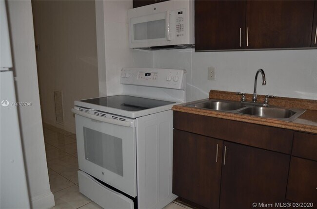 Foto del edificio - 3011 NW 12th St