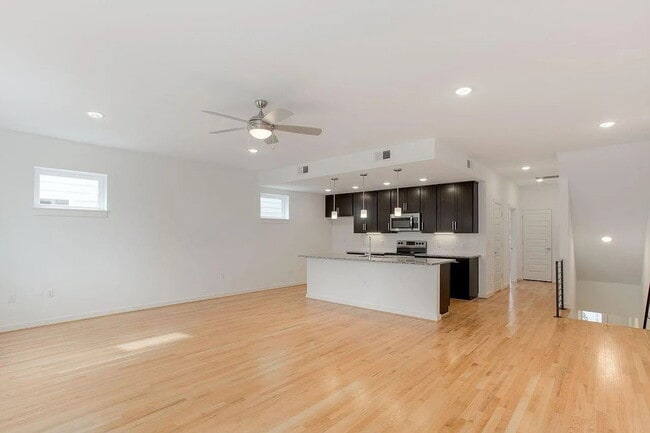 Building Photo - 1212 Porter St
