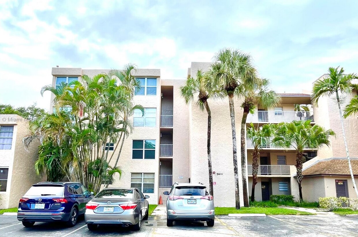 Primary Photo - 9400 Live Oak Pl