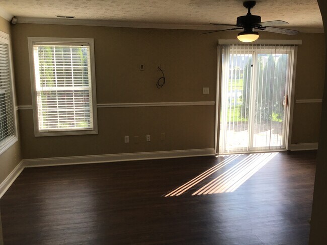 Foto del edificio - 6707 Wimbledon Dr