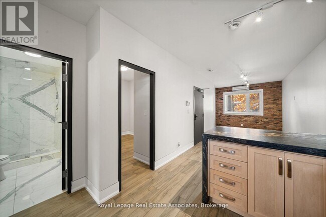 Photo du bâtiment - 531 Runnymede Rd