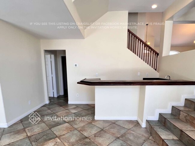 Building Photo - 280 Plaza Carmelina Ct