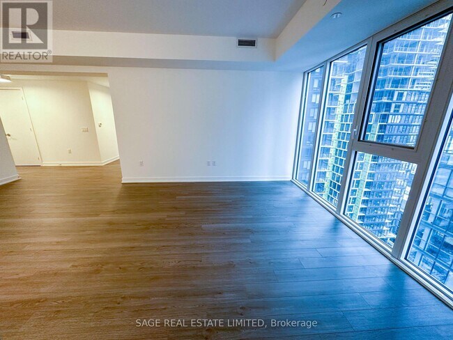 Building Photo - 357 King St W