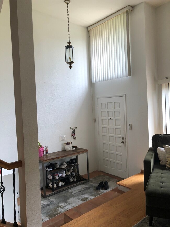 Building Photo - 3275 Caminito Eastbluff