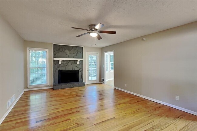 Building Photo - 327 Pine Trail