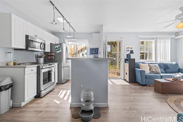 Building Photo - 94-510-510 Lumiaina St