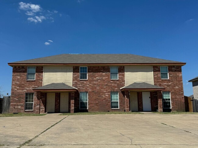Building Photo - 4407 Abigail Dr