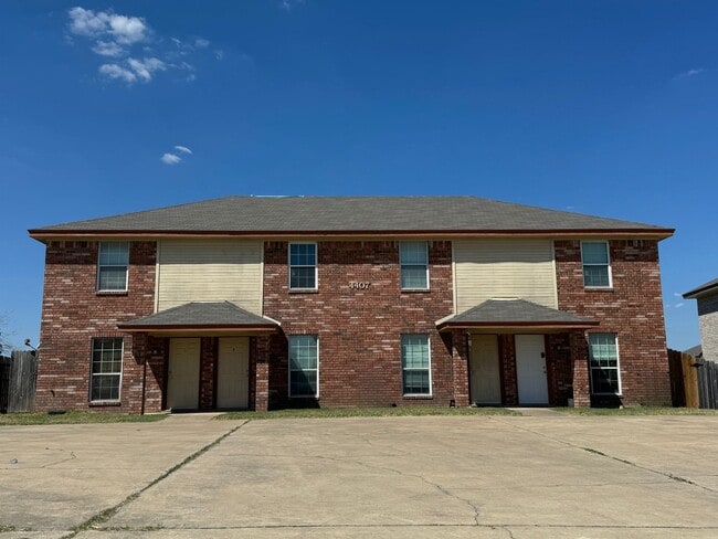 Building Photo - 4407 Abigail Dr