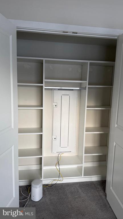 Foto del edificio - 7999 Potter Pl