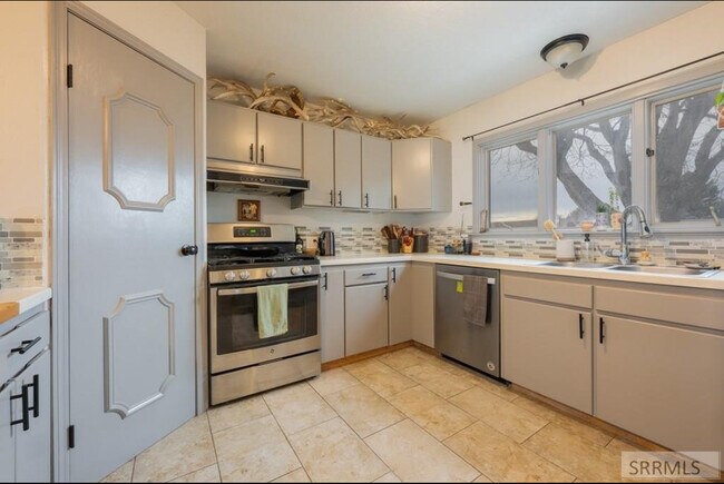 Foto del edificio - 5000 Pleasant View Dr