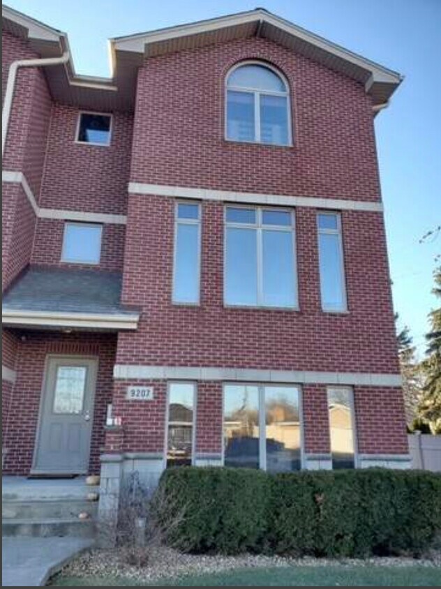 Primary Photo - 9207 Gerritsen Ave