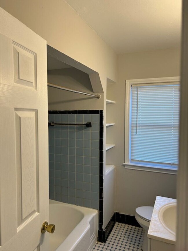 Building Photo - Cozy 3 bedroom bungalow