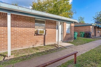 Building Photo - 4718 Carmen St