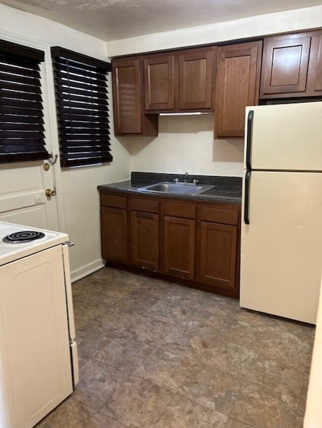 Affordable & Convenient Rental in Wilkinsburg - Affordable & Convenient Rental in Wilkinsburg House