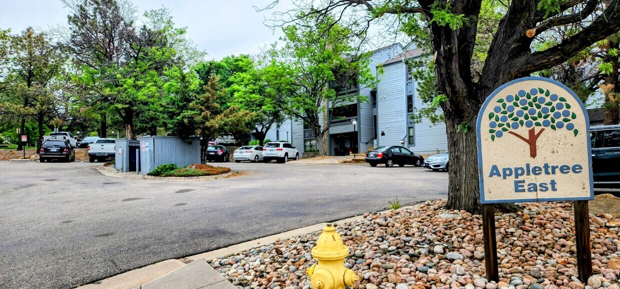 Primary Photo - Spacious 2Bd 1.5 Ba Townhome with Loft