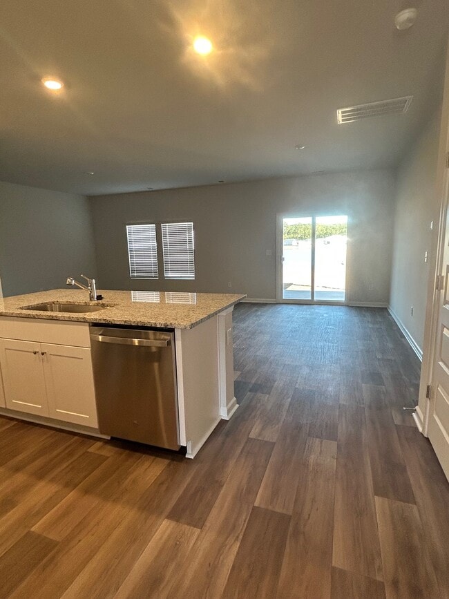 Building Photo - 404 Lehamite Ct