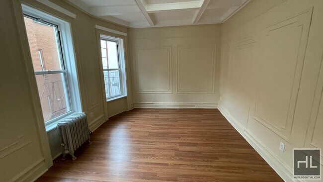 Building Photo - FRESHLY GUT RENOVATED  LARGE 4 BEDROOMS /2...