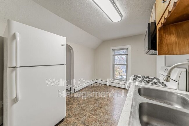 Building Photo - 870 S Main St