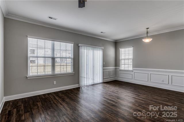 Foto del edificio - 335 Halton Crossing Dr SW