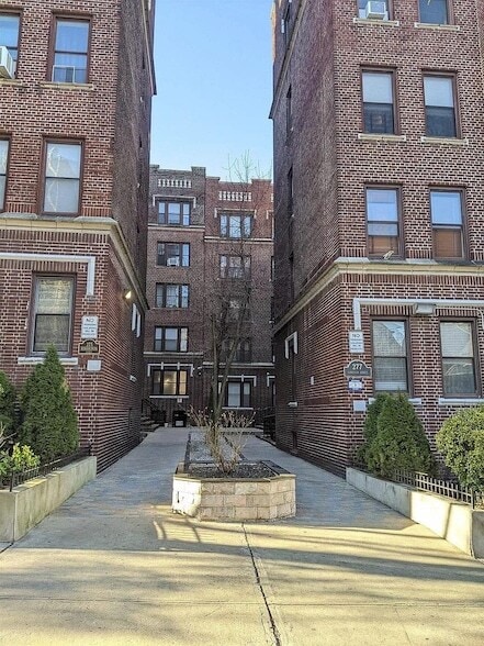 Building Photo - 277 Harrison Ave