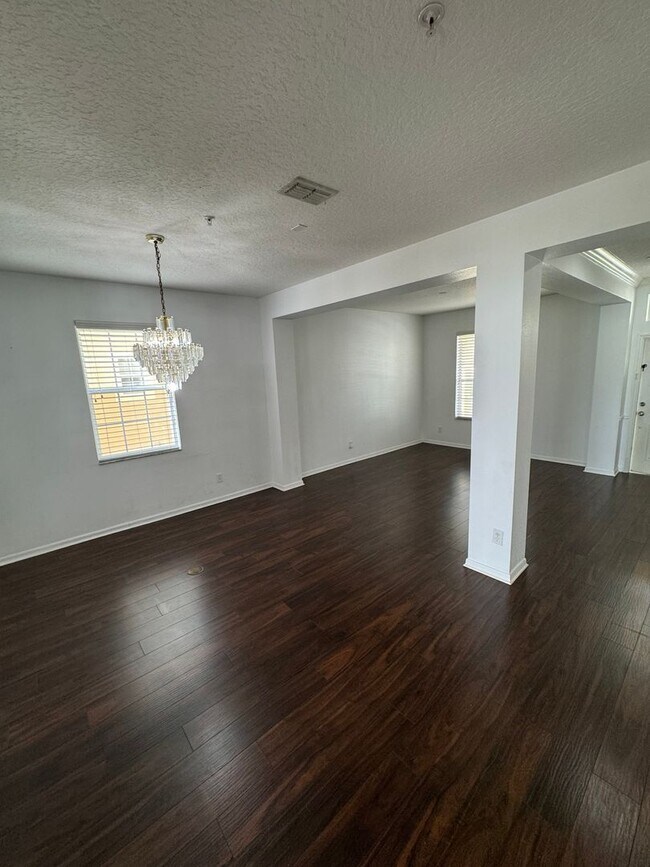 Foto del edificio - WELL MAINTAINED 4 BDRM 3.5 BATH HOME LOCATED IN EAST PARK/LAKE NONA