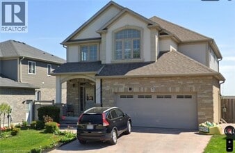 Building Photo - 438 Zeller Dr