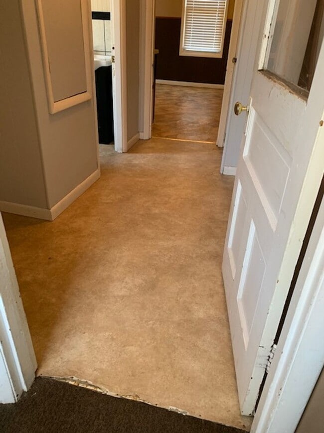 Building Photo - 805 W 3rd St