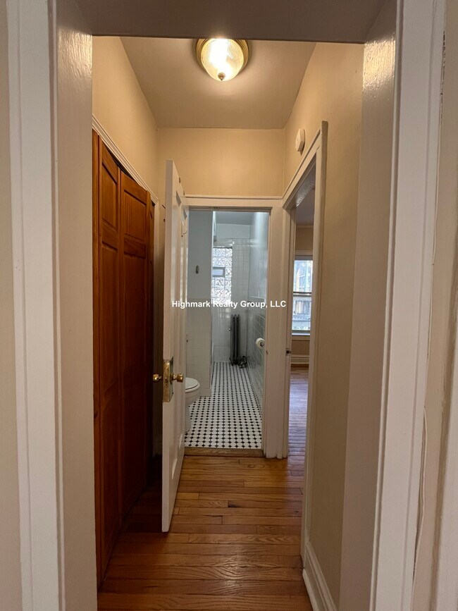 Building Photo - 910 Reba Pl