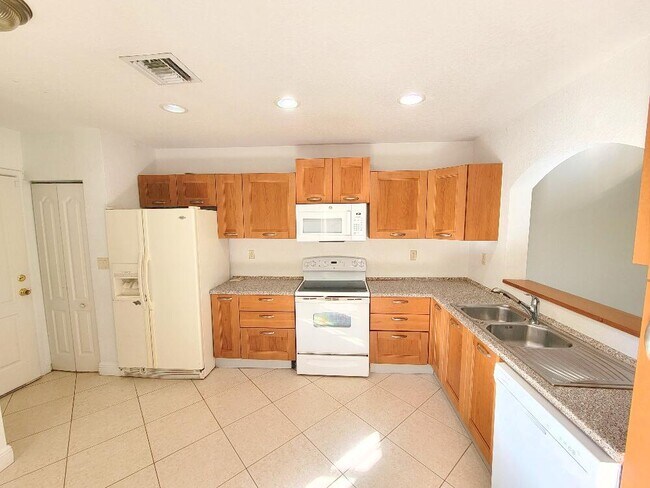 Building Photo - 12744 Westhampton Cir