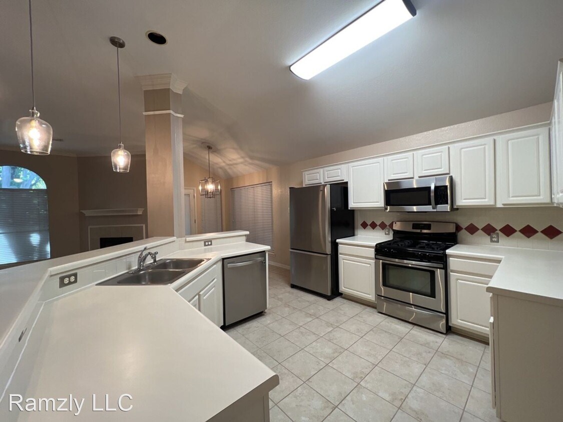 3 br, 2 bath House - 13425 Anarosa Loop - House Rental in Austin, TX |  Apartments.com