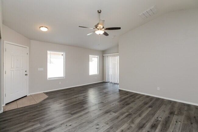 Foto del edificio - 1658 E Shari St