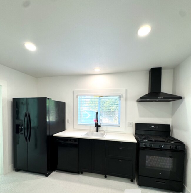 Cocina completamente nueva - 3046 Guirado St