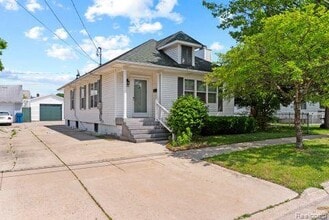 Building Photo - 110 N 1st St