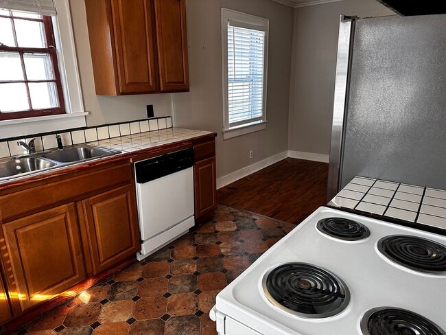 Building Photo - East Nashville, Walk to Riverside Village