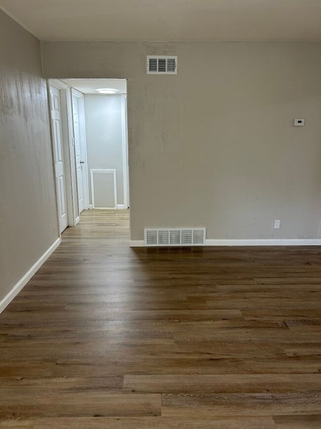 Building Photo - Updated 3 Bedroom Ranch with attached gara...