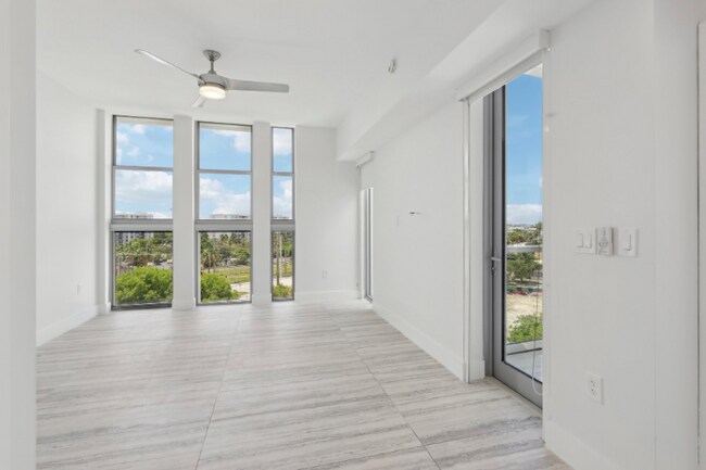 Foto del edificio - 13800 Highland Dr