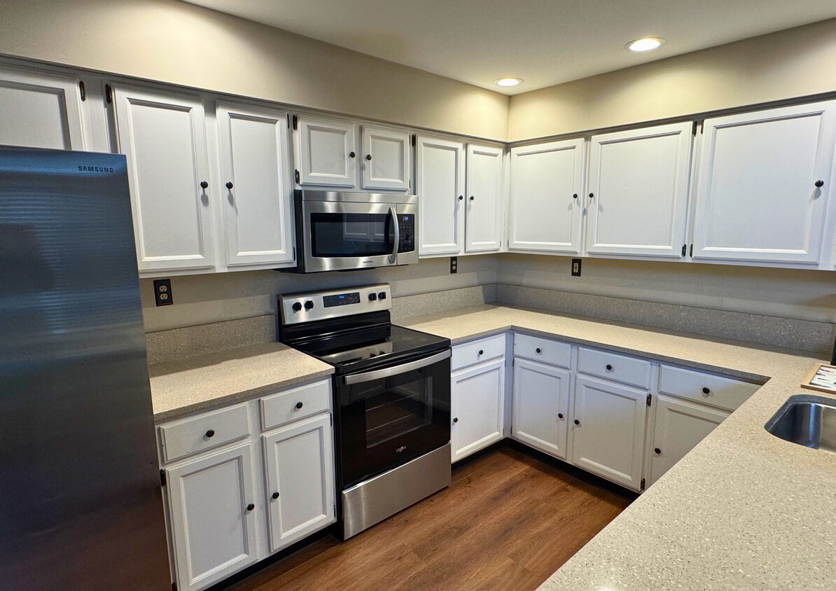 Foto del edificio - 3 Bed 3 Bath End Unit Townhome in Marsh Harbour Community of Downingtown