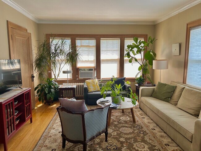 Foto del edificio - 3734 Grand Ave S