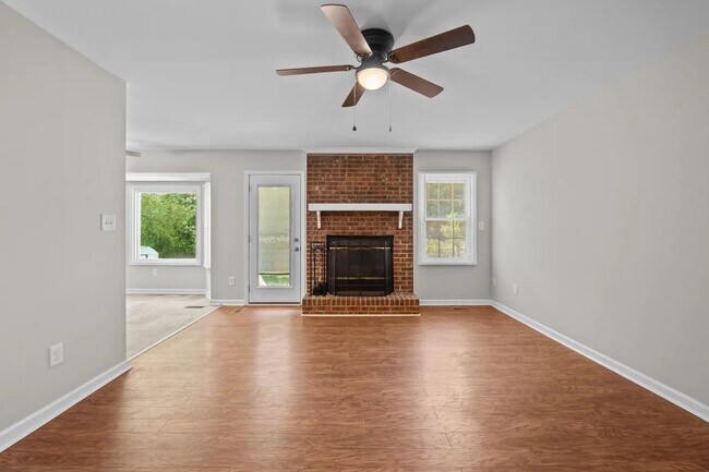 Foto del edificio - 1213 Butterwood Cir