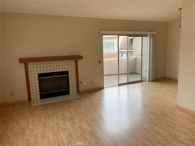 Building Photo - 543 Springbrook N