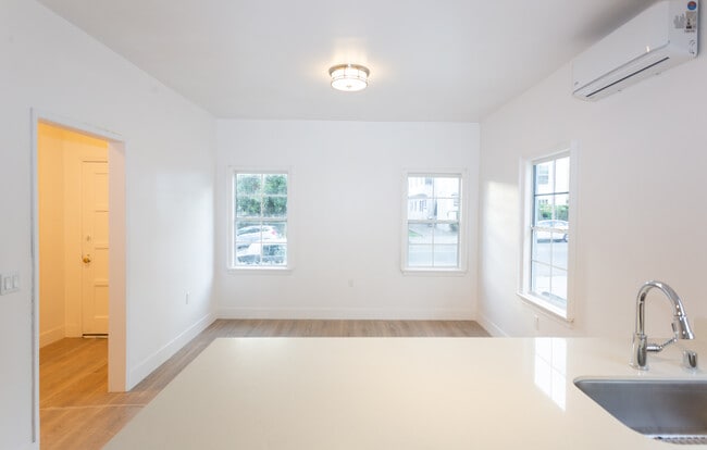 Building Photo - 1344-1350 N Alta Vista Blvd