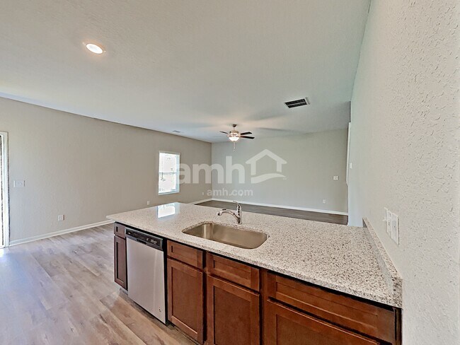 Foto del edificio - 4894 Bridle Path